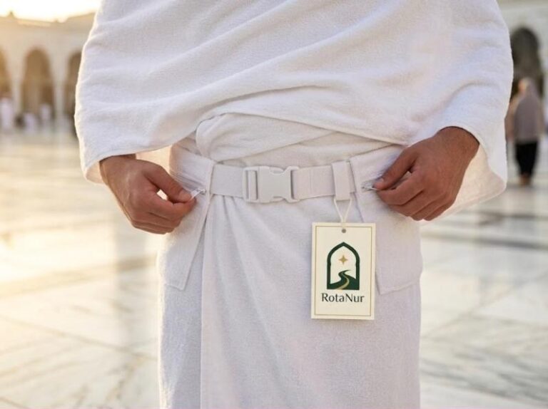 RotaNur adjustable ihram utility belt with two zip pockets and a clip buckle