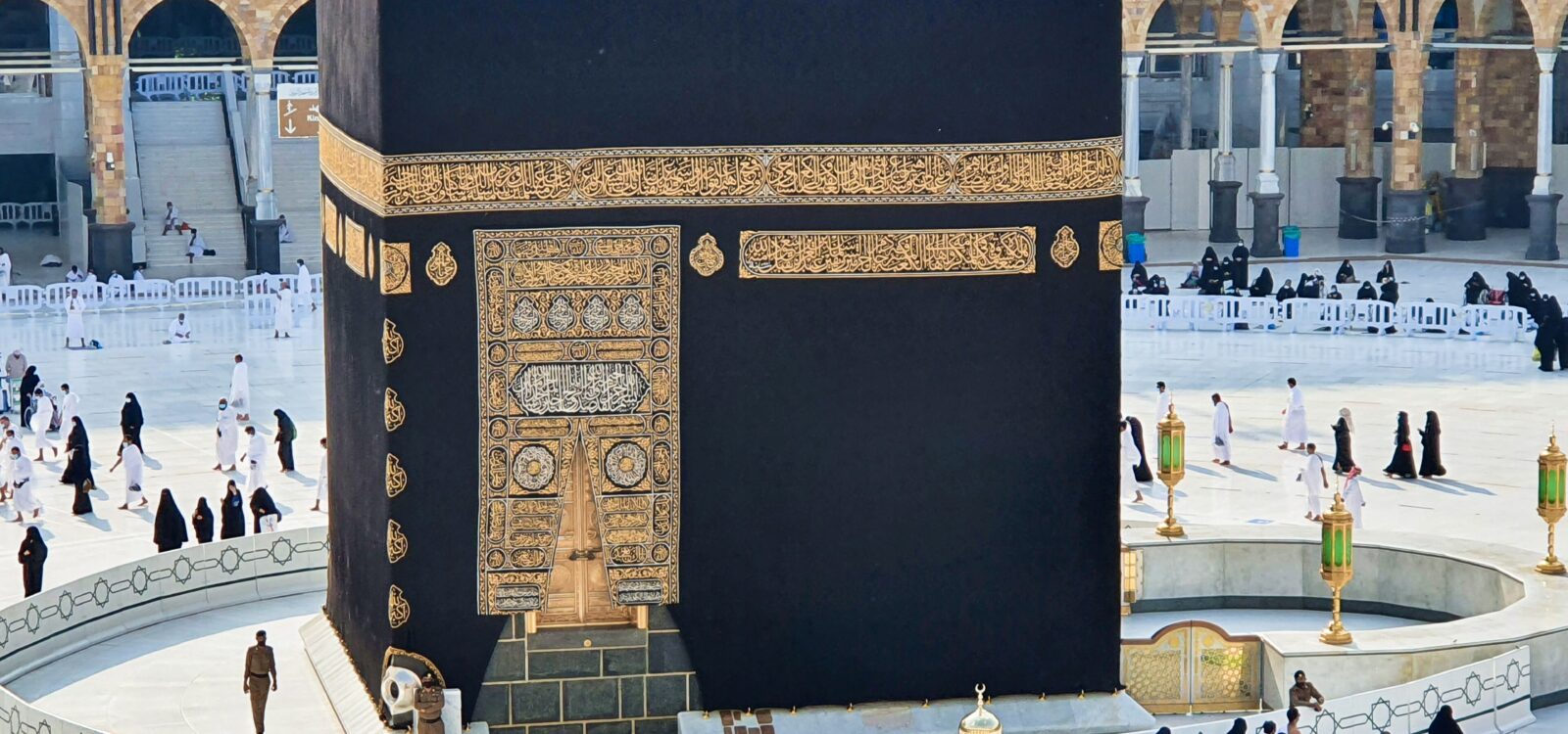 Kâbe’nin Bölümleri: Hacerü’l-Esved’den Makam-ı İbrahim’e