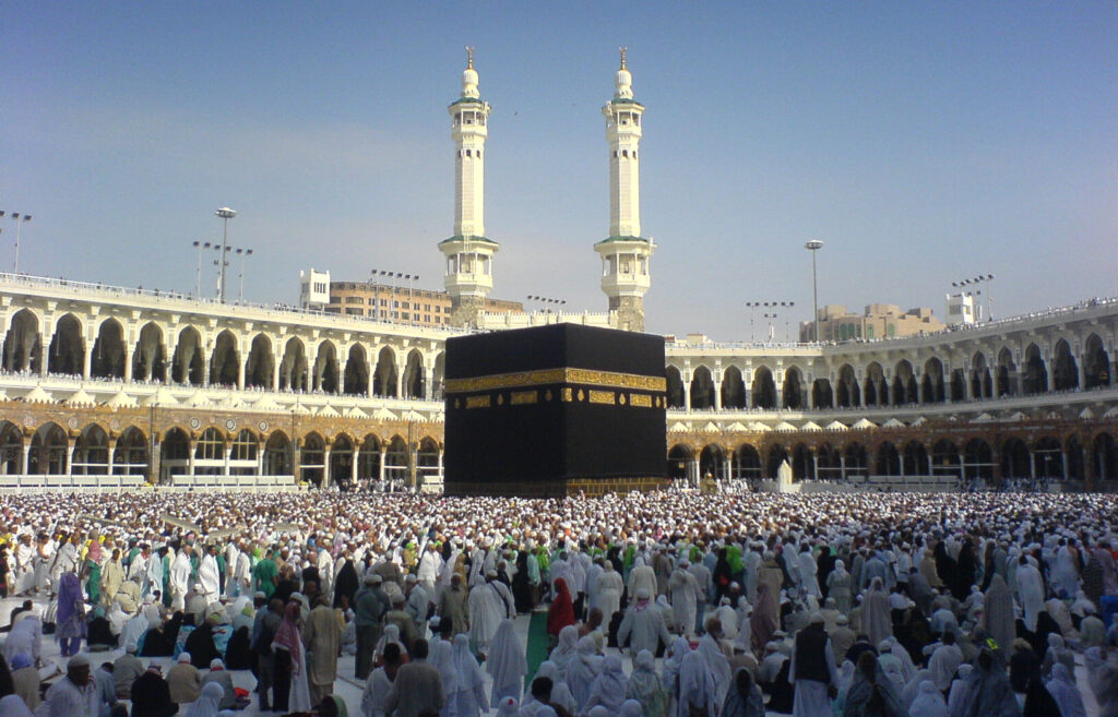 RotaNur 4-day short Umrah tour with hotels within walking distance of the Haram