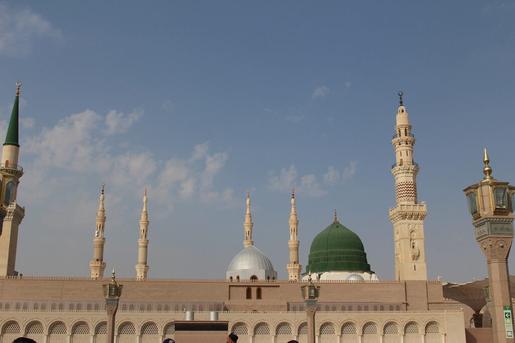RotaNur 15-day walking-distance Umrah tour with hotels near the Haram