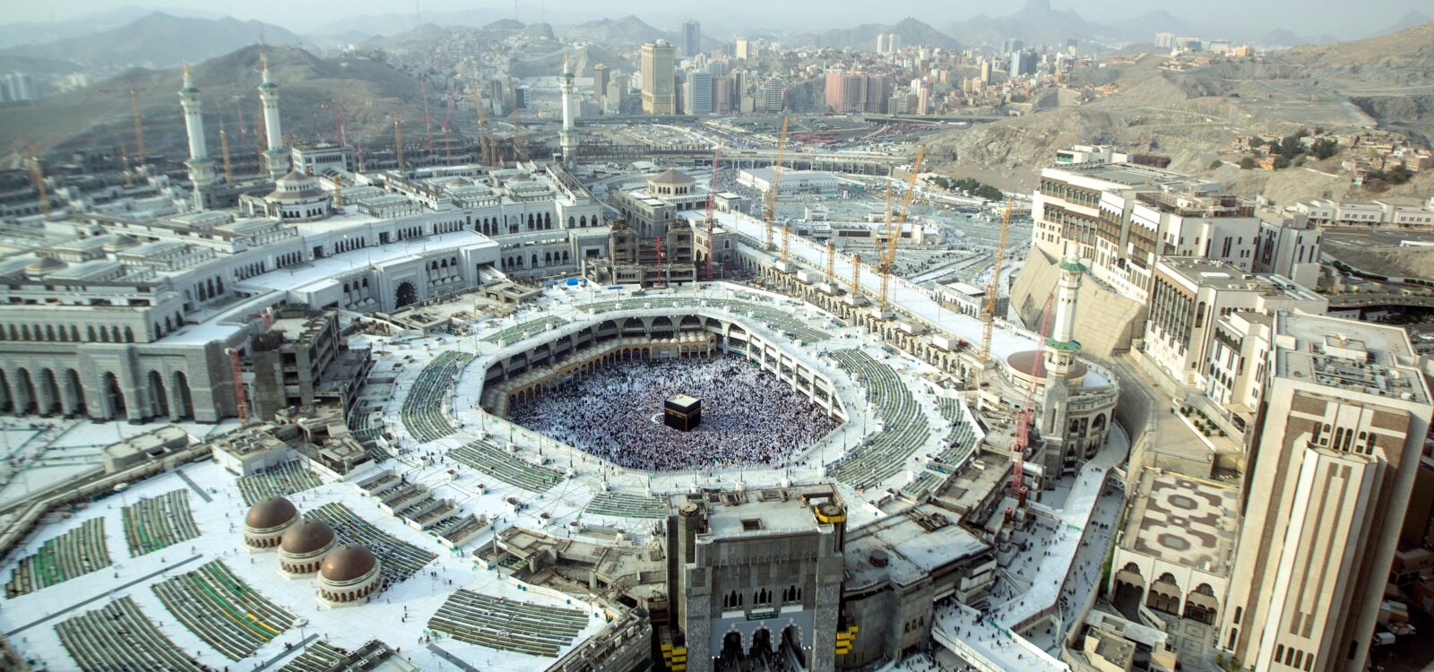 Mekke'de Mescid-i Haram ve çevresinin havadan görünümü