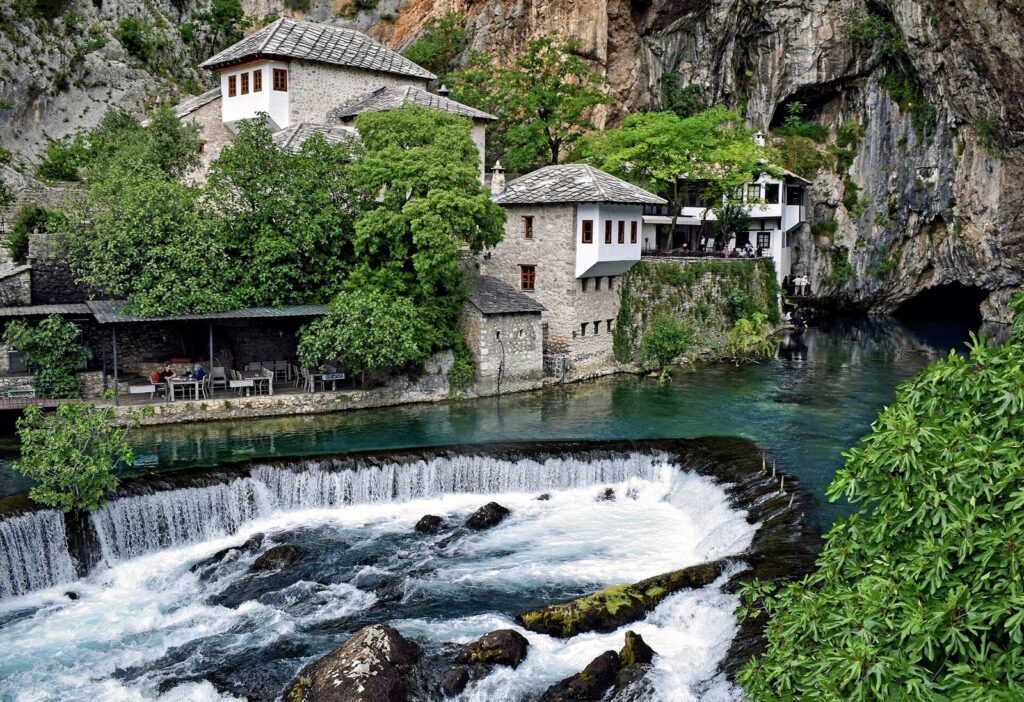Blagay Tekkesi ve Buna Nehri'nin kaynağı