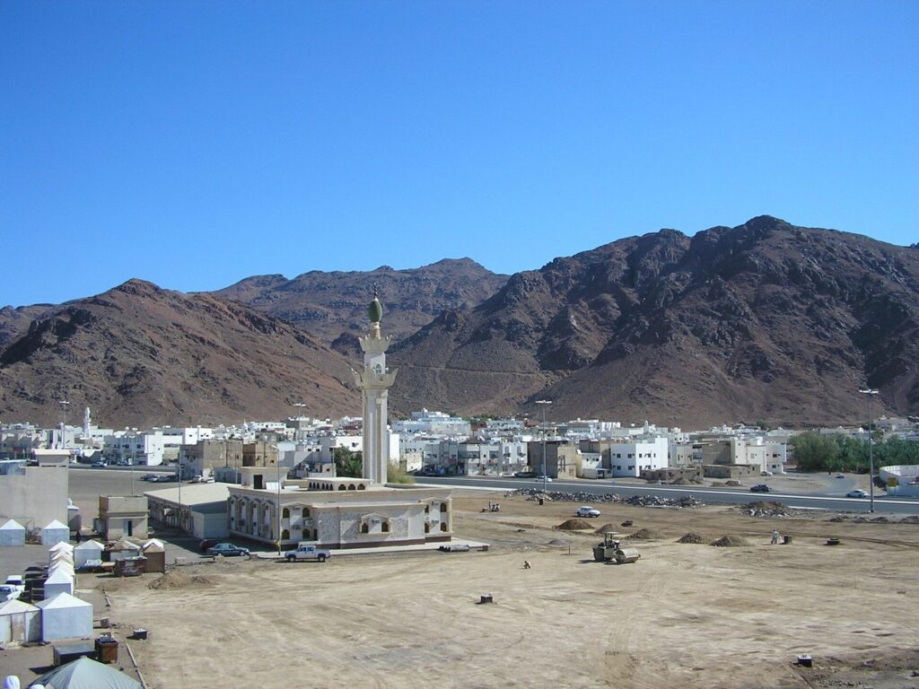 Medine'nin kuzeyinde yükselen Uhud Dağı