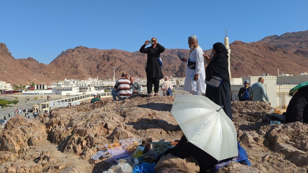 Uhud Dağı karşısındaki Okçular Tepesi ve çevresi