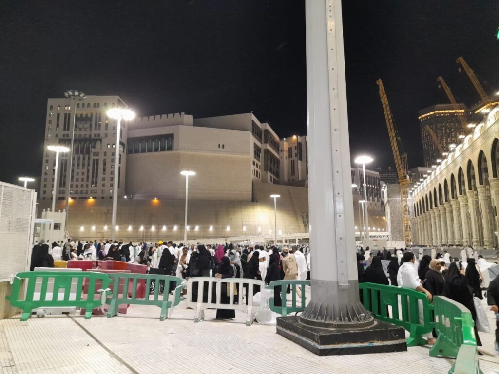 Ramazan gecesinde Mescid-i Haram'ın avlusu