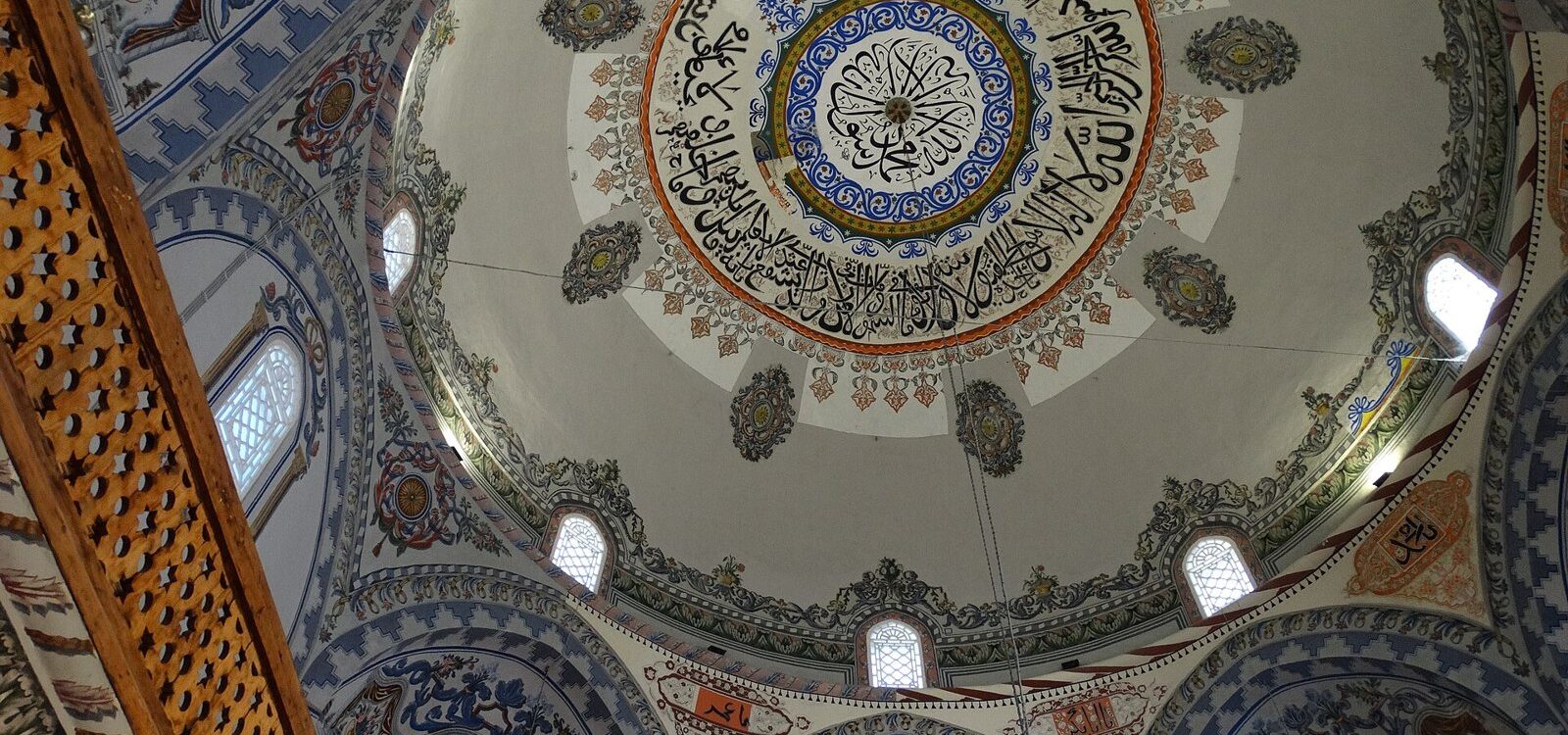 Prizren Sinan Paşa Camii'nin kubbe içi kalem işleri