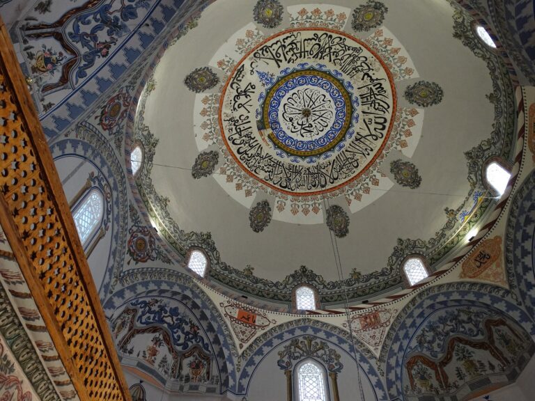 Prizren Sinan Paşa Camii'nin kubbe içi kalem işleri